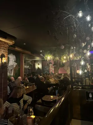 Kveldsstemning i lokalet