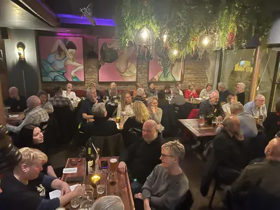 Fullsatt quiz-kveld hos Royal Corner