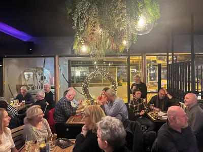 Quiz-kveld med engasjerte gjester