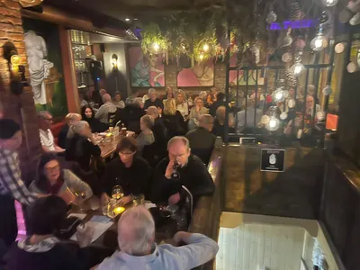 Selskap med god mat og drikke